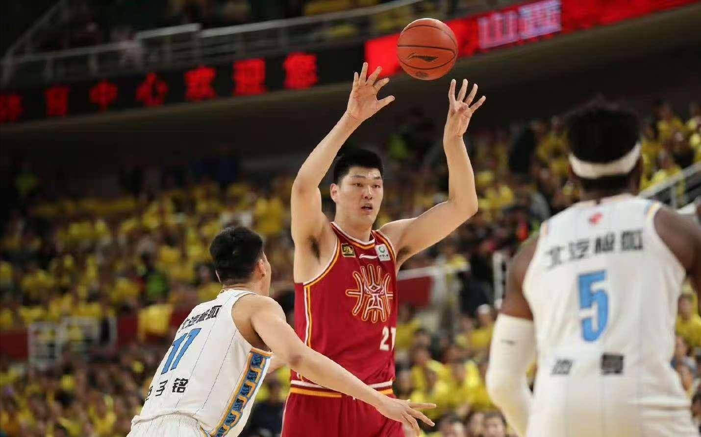 开云体育网址-篮板大比拼：北京抢到48个篮板，篮下优势明显！