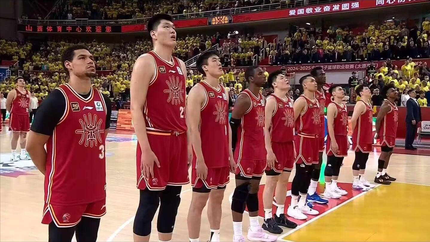 篮板大比拼:北京抢到48个篮板,篮下优势明显! 篮板大比拼:北京抢到48个篮板,篮下优势明显!