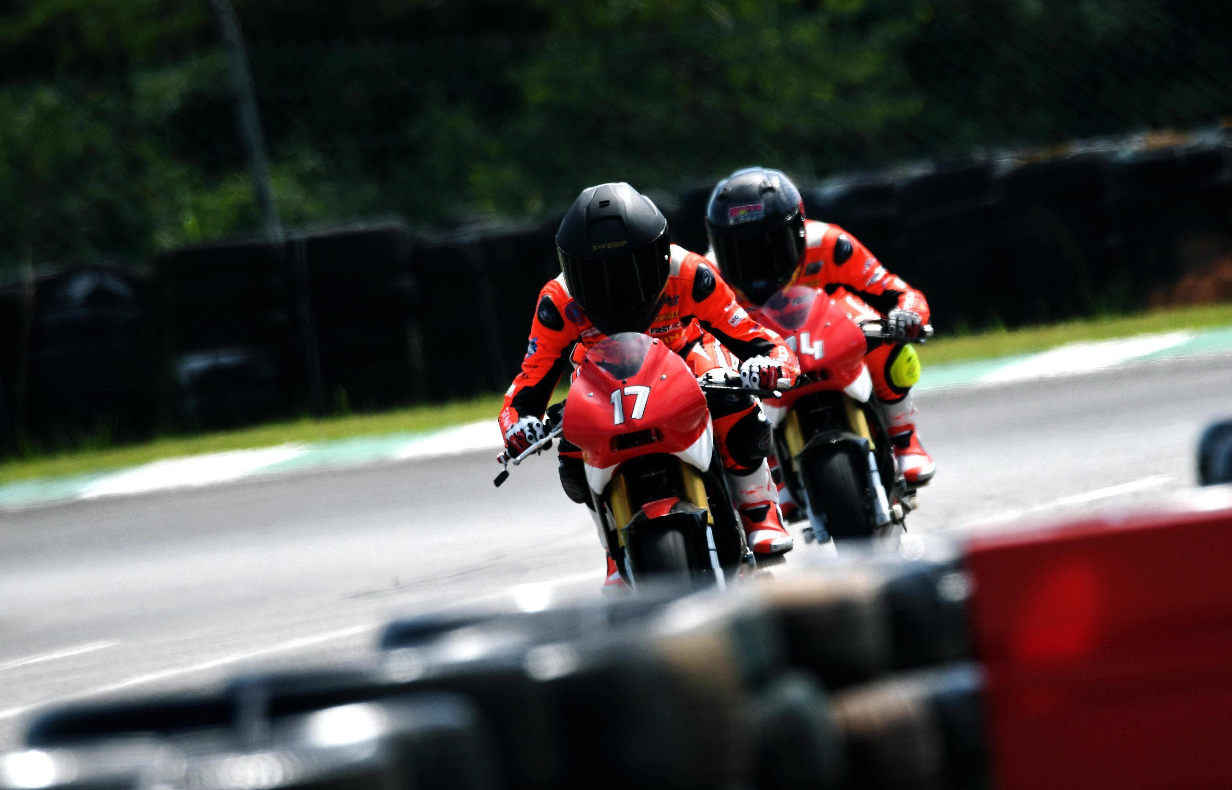 开云体育官方app-赛场智谋：车队教练的隐藏战术